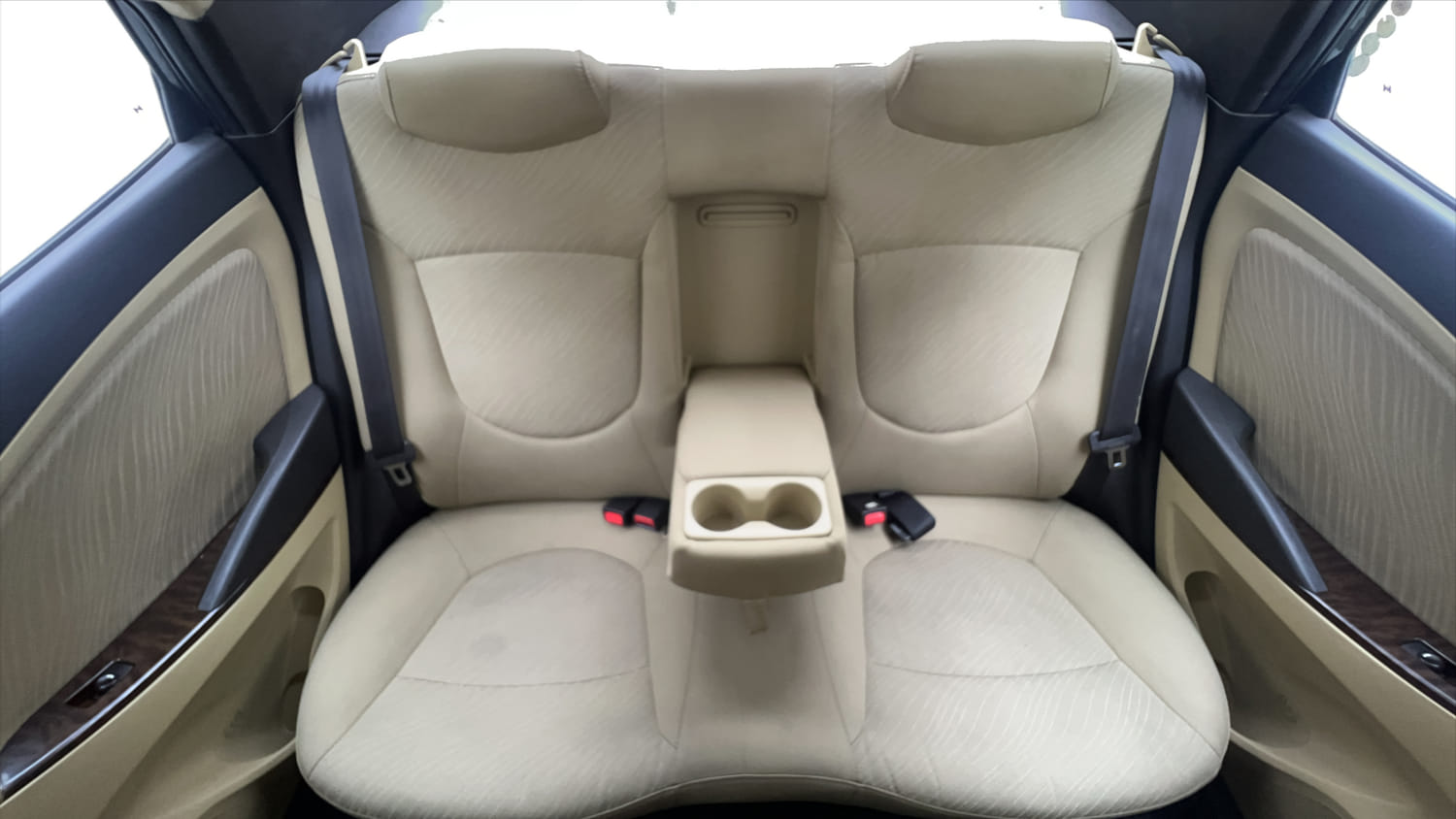 Used 2015 Hyundai Fluidic Verna 4S 1.6 VTVT S(O) Petrol Manual interior REAR SEAT CONDITION VIEW