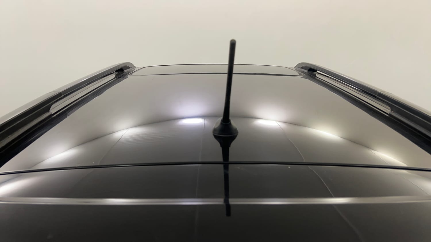 Used 2022 Mahindra XUV 300 W8 (O) 1.2 Petrol Petrol Manual exterior EXTERIOR ROOF VIEW