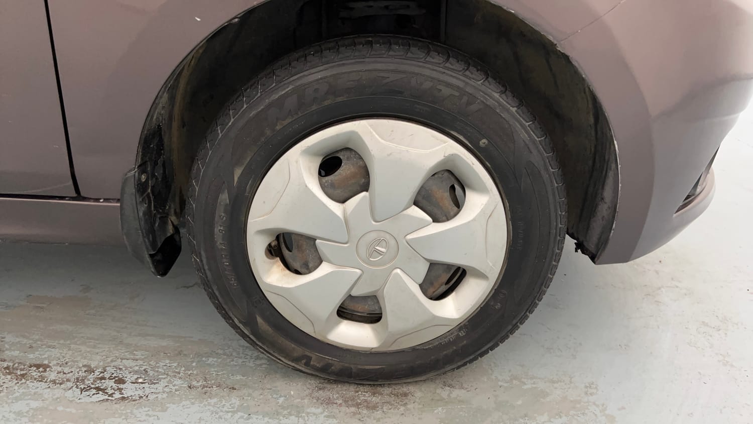 Used 2019 Tata Tiago Revotron XT Petrol Manual tyres RIGHT FRONT TYRE RIM VIEW