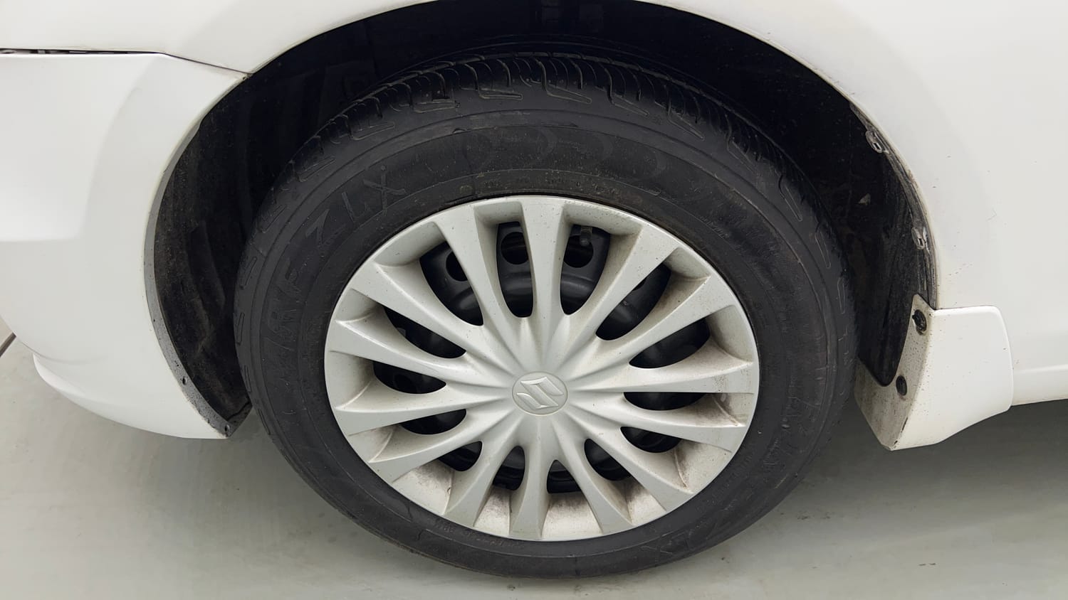 Used 2015 Maruti Suzuki Ciaz VXi+ Petrol Manual tyres LEFT FRONT TYRE RIM VIEW