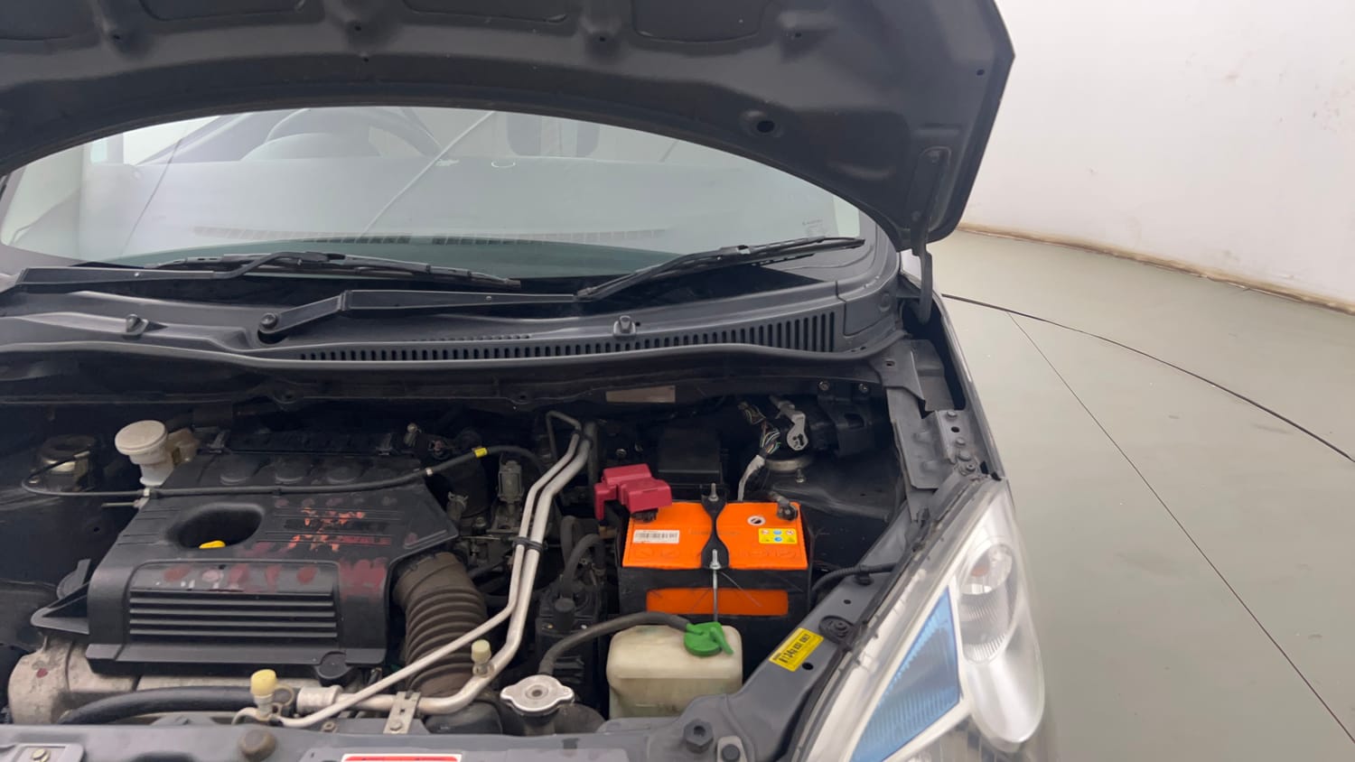 Used 2017 Maruti Suzuki Wagon R VXI Petrol Manual engine ENGINE LEFT SIDE HINGE & APRON VIEW