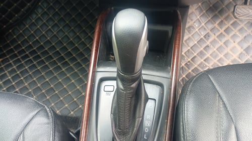 Used 2018 Maruti Suzuki Baleno Alpha 1.2 AT Petrol Automatic interior GEAR  KNOB VIEW