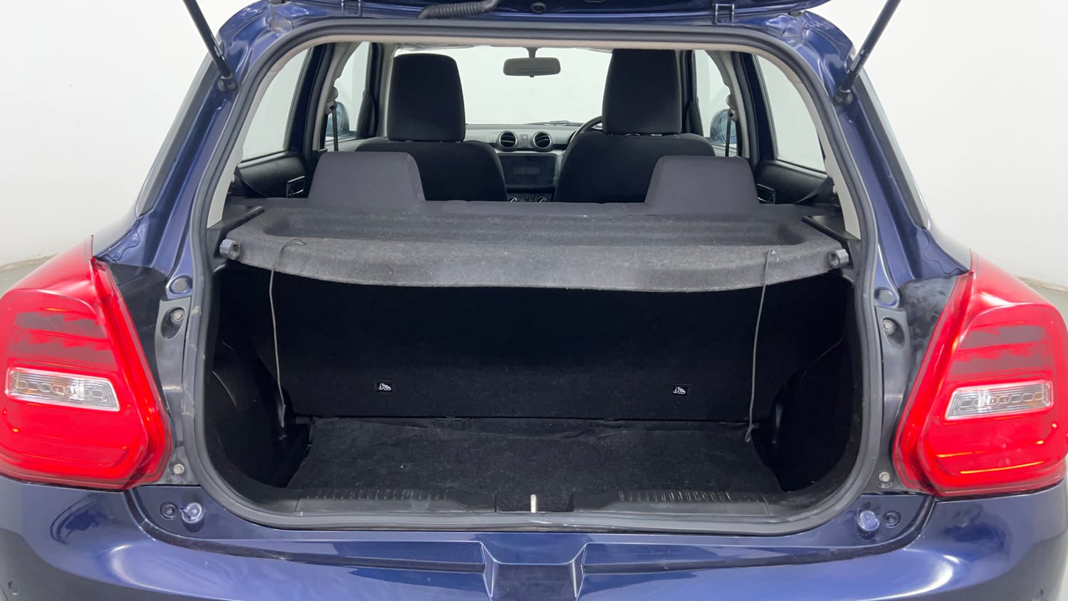 Used 2022 Maruti Suzuki Swift VXi AMT Petrol Automatic interior DICKY INSIDE VIEW