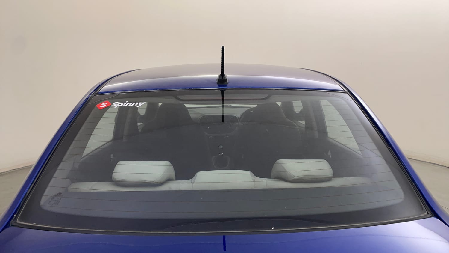 Used 2015 Hyundai Xcent SX 1.2 (O) Petrol Manual top_features Rear defogger