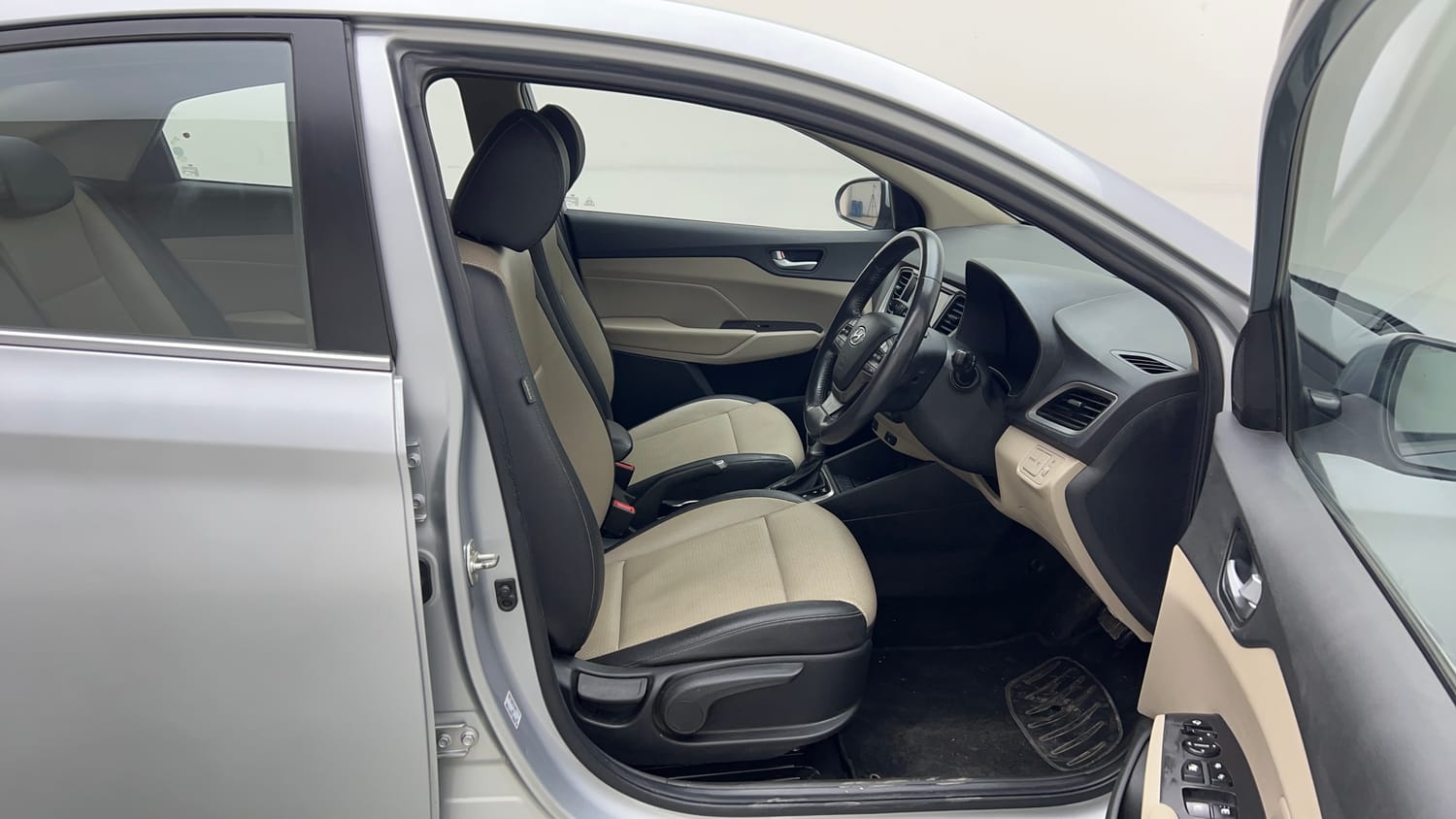 Used 2019 Hyundai Verna SX (O) 1.6 VTVT AT Petrol Automatic interior RIGHT SIDE FRONT DOOR CABIN VIEW