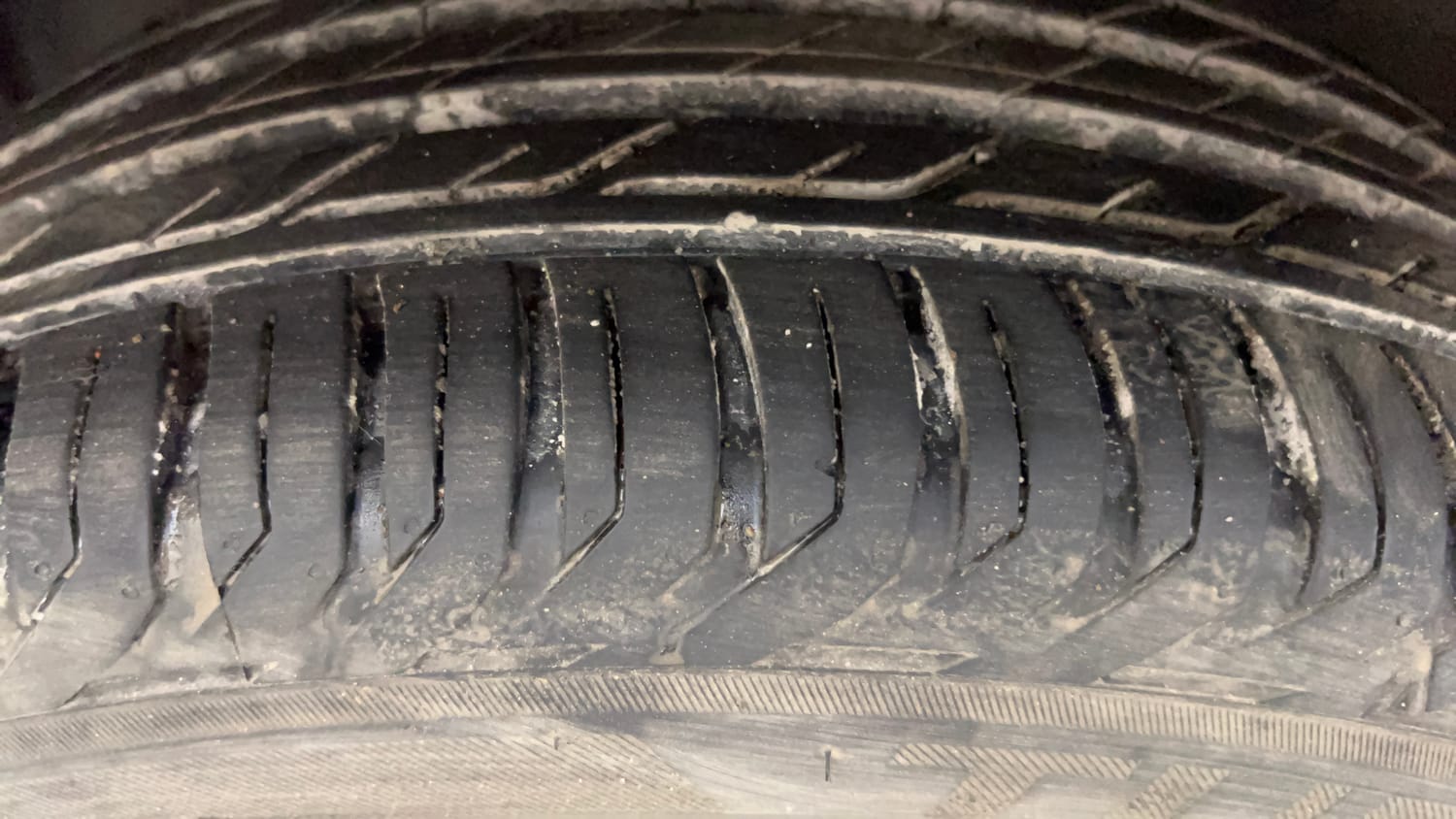 Used 2022 Jeep Compass Model S (O) 1.4 Petrol DCT Petrol Automatic tyres LEFT FRONT TYRE TREAD VIEW