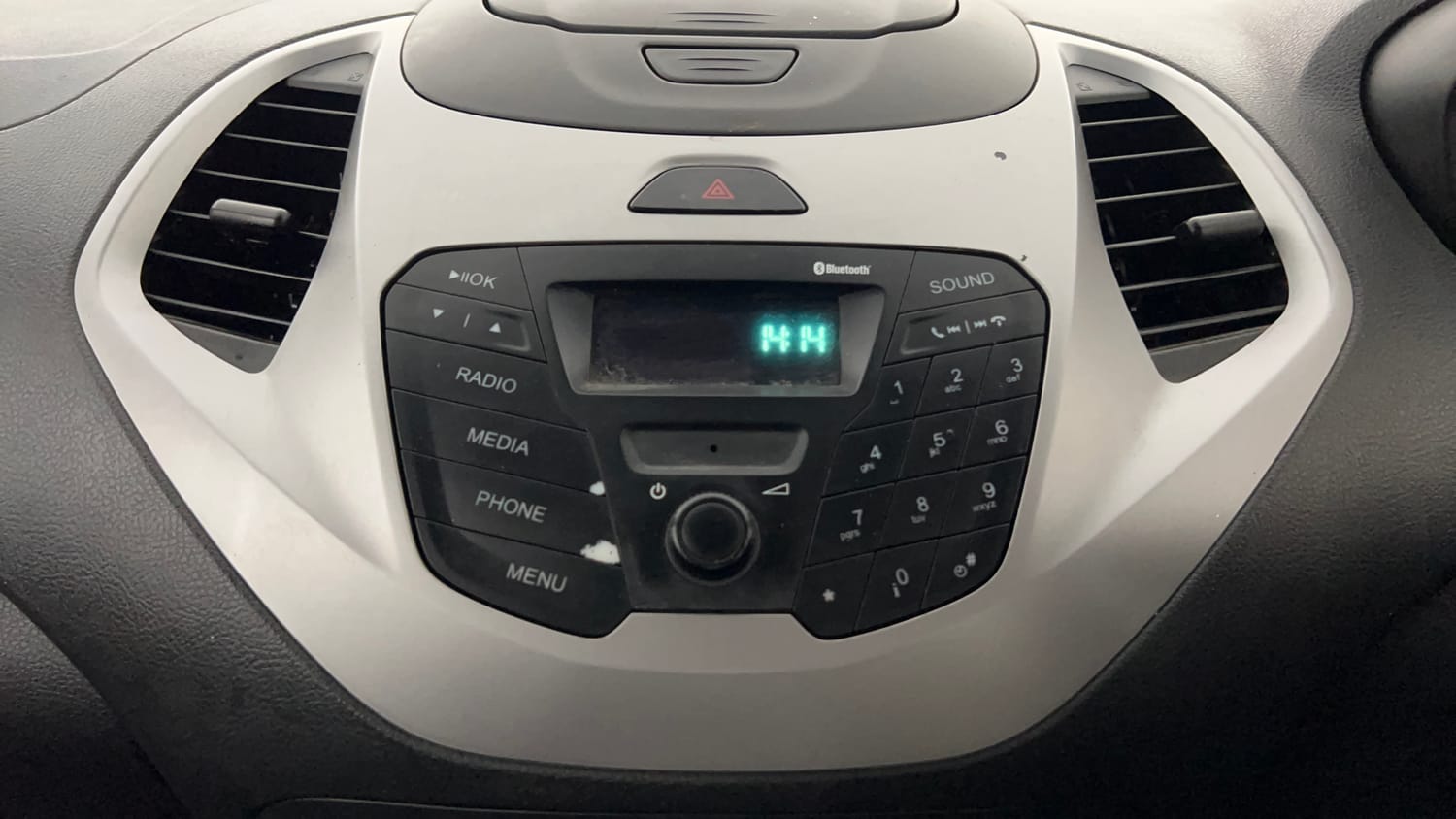 Used 2016 Ford Figo Trend 1.2 Ti-VCT Petrol Manual top_features Integrated (in-dash) music system