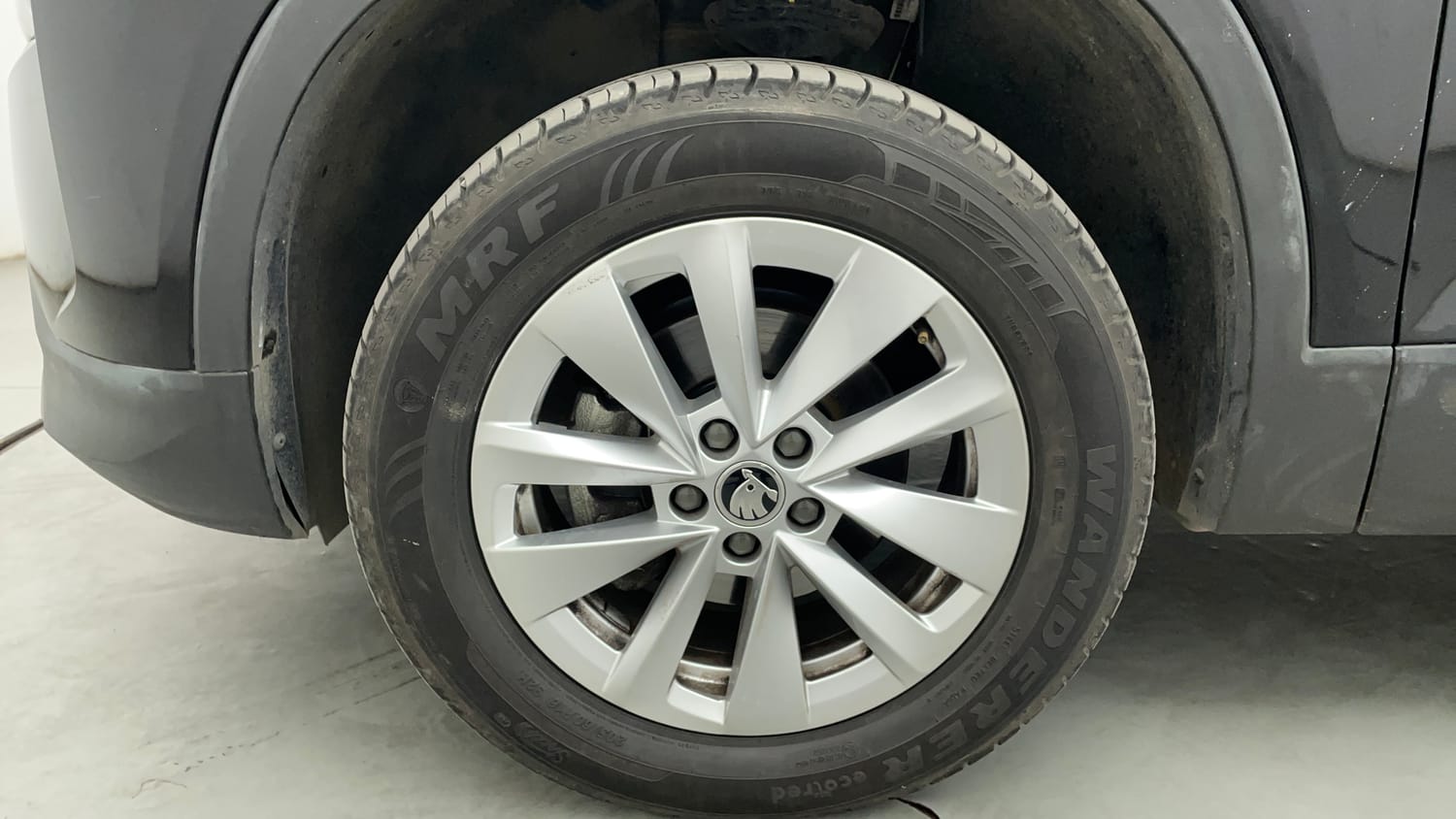 Used 2025 Skoda Kylaq Signature+ 1.0 TSI Petrol Manual tyres LEFT FRONT TYRE RIM VIEW
