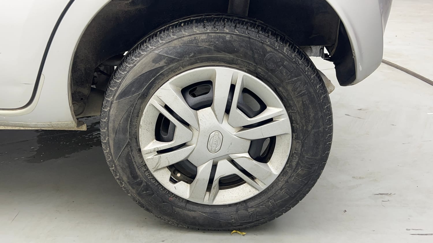 Used 2018 Datsun Redi-GO T(O) 1.0 AMT Petrol Automatic tyres LEFT REAR TYRE RIM VIEW