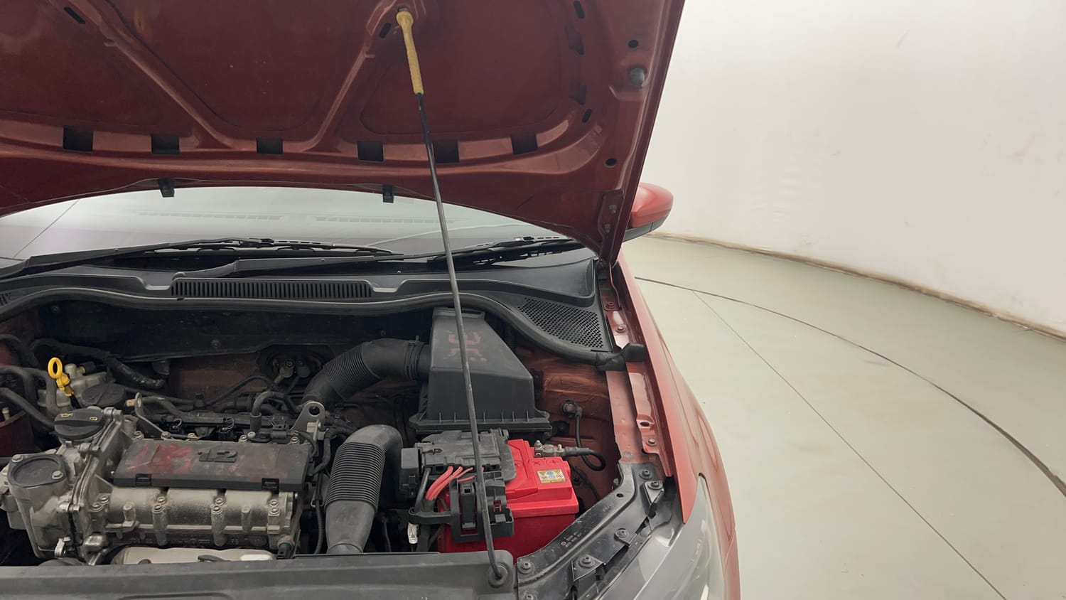 Used 2016 Volkswagen Polo Comfortline 1.2L (P) Petrol Manual engine ENGINE LEFT SIDE HINGE & APRON VIEW