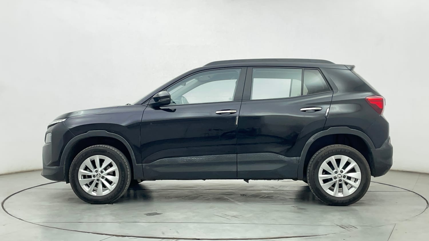 Used 2025 Skoda Kylaq Signature+ 1.0 TSI Petrol Manual exterior LEFT SIDE VIEW
