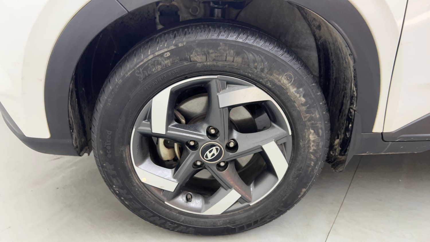 Used 2020 Hyundai Venue SX Plus 1.0 Turbo DCT Petrol Automatic tyres LEFT FRONT TYRE RIM VIEW