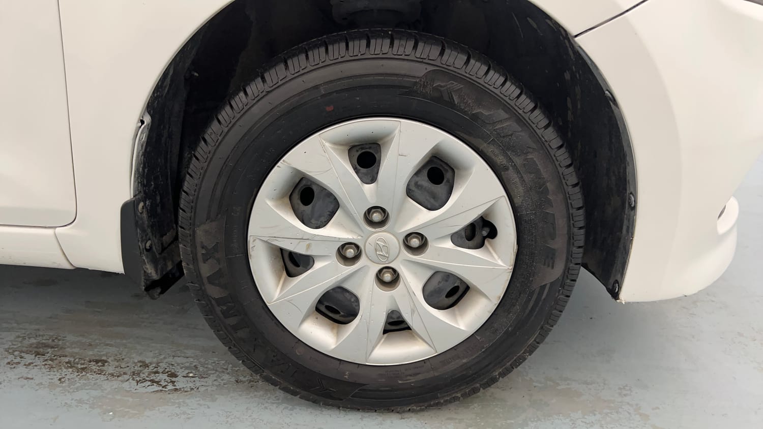 Used 2016 Hyundai Elite i20 Magna 1.2 Petrol Manual tyres RIGHT FRONT TYRE RIM VIEW