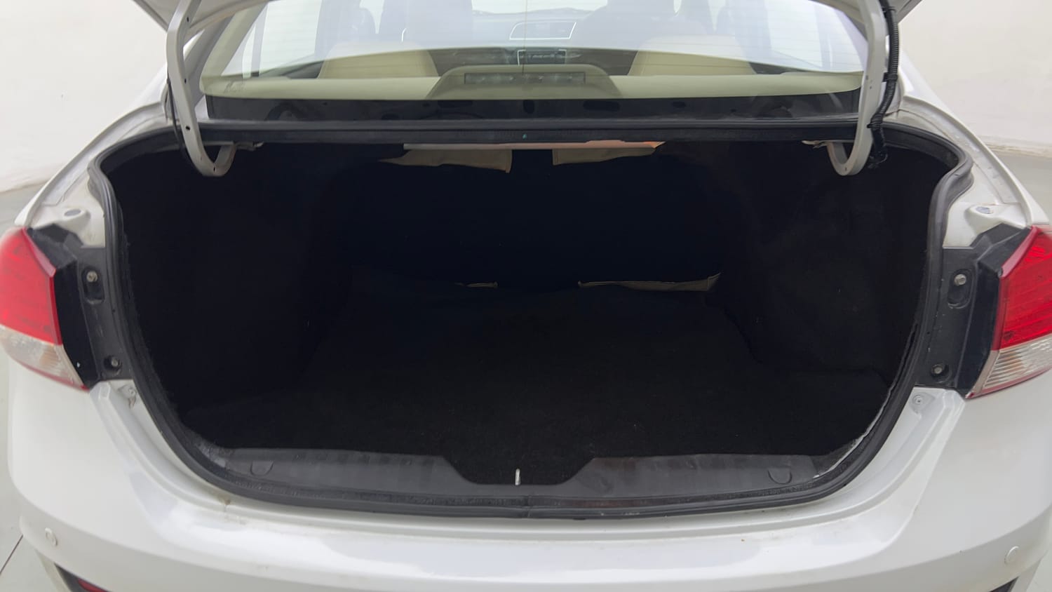 Used 2015 Maruti Suzuki Ciaz VXi+ Petrol Manual interior DICKY INSIDE VIEW