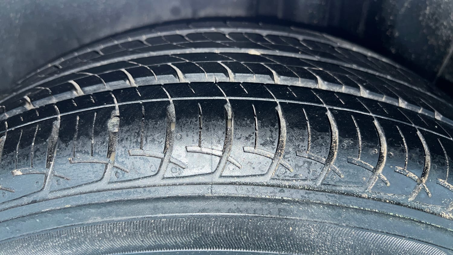 Used 2015 Maruti Suzuki Ciaz VXi+ Petrol Manual tyres LEFT REAR TYRE TREAD VIEW