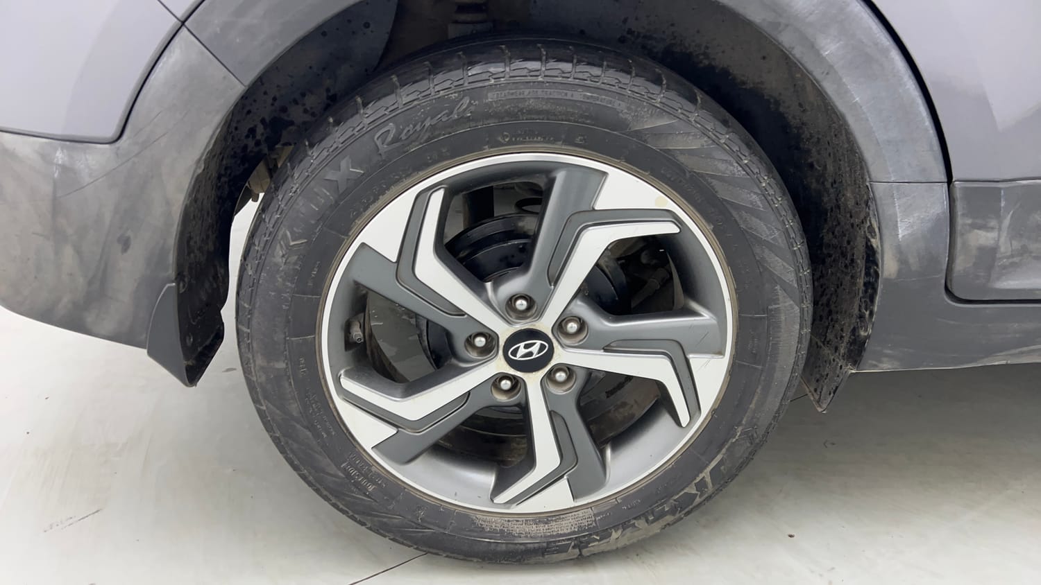 Used 2018 Hyundai Creta SX 1.6 AT CRDi Diesel Automatic tyres RIGHT REAR TYRE RIM VIEW