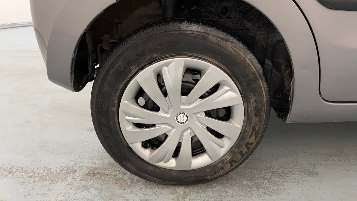 Used 2014 Maruti Suzuki Celerio VXi AMT Petrol Automatic tyres RIGHT REAR TYRE RIM VIEW