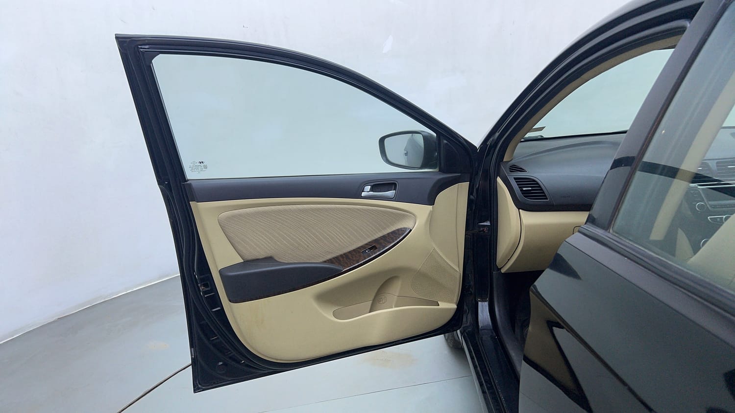 Used 2015 Hyundai Fluidic Verna 4S 1.6 VTVT S(O) Petrol Manual interior LEFT FRONT DOOR OPEN VIEW