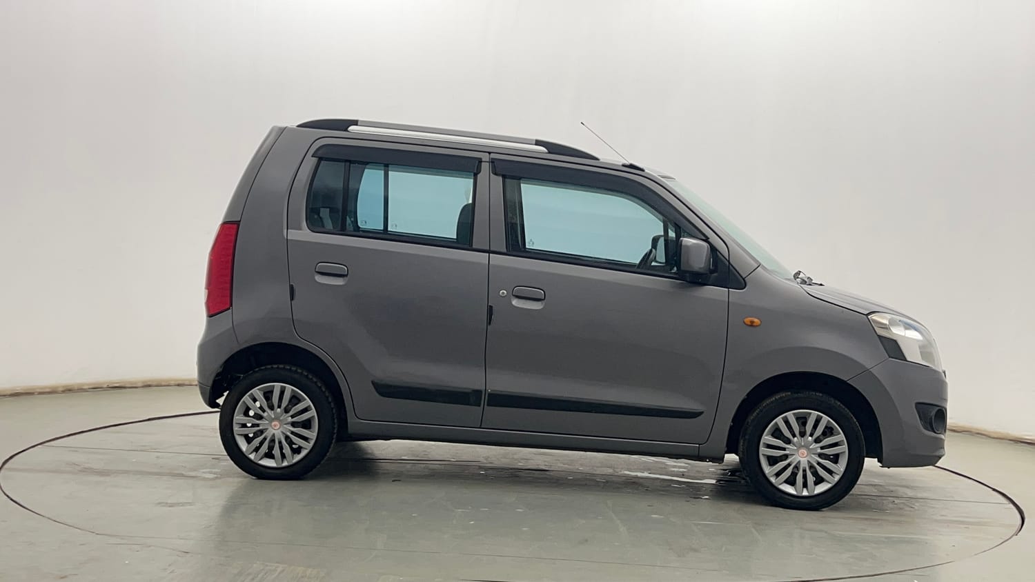 Used 2017 Maruti Suzuki Wagon R VXI Petrol Manual exterior RIGHT SIDE VIEW