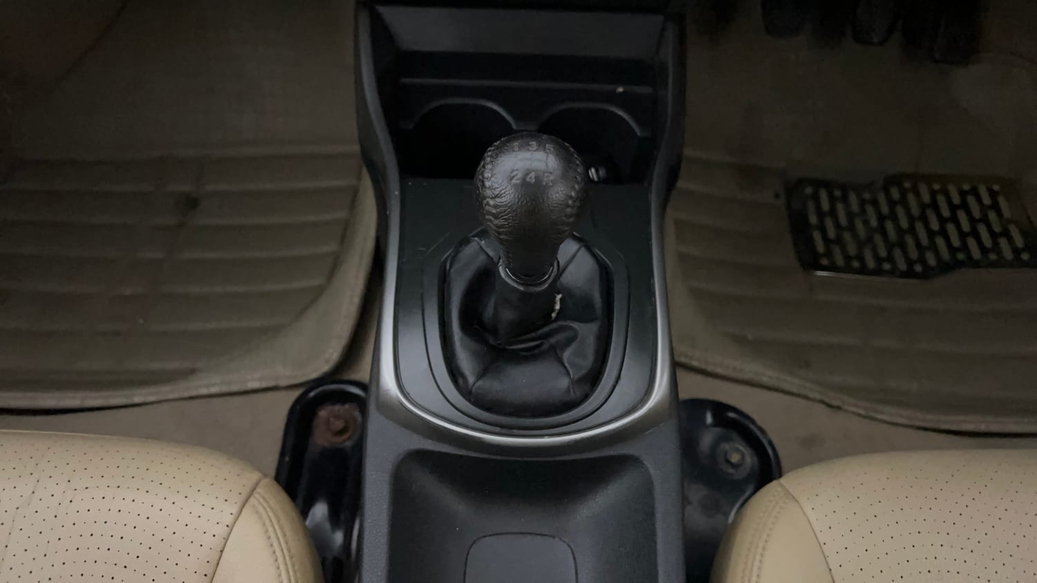 Used 2015 Honda City VX Petrol Manual interior GEAR  KNOB VIEW