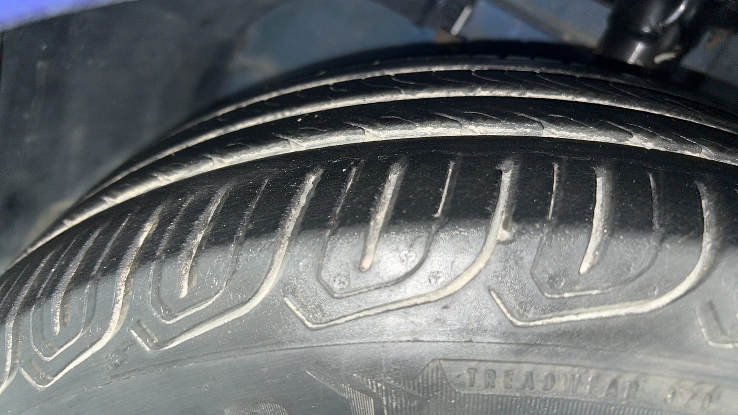 Used 2016 Ford Figo Trend 1.2 Ti-VCT Petrol Manual tyres RIGHT FRONT TYRE TREAD VIEW