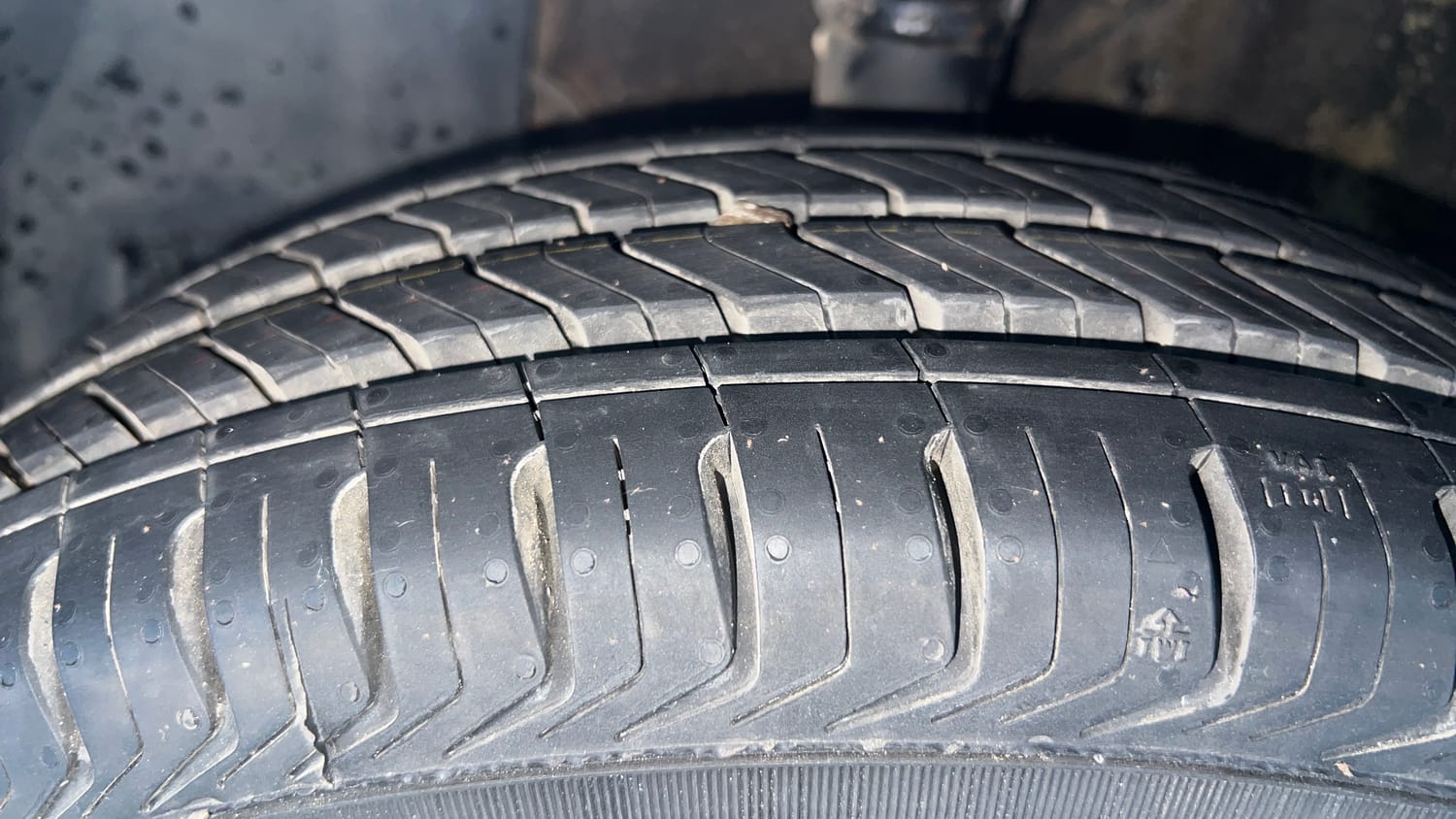 Used 2021 Maruti Suzuki Wagon R 1.0 LXi 1.0 Petrol Manual tyres LEFT FRONT TYRE TREAD VIEW