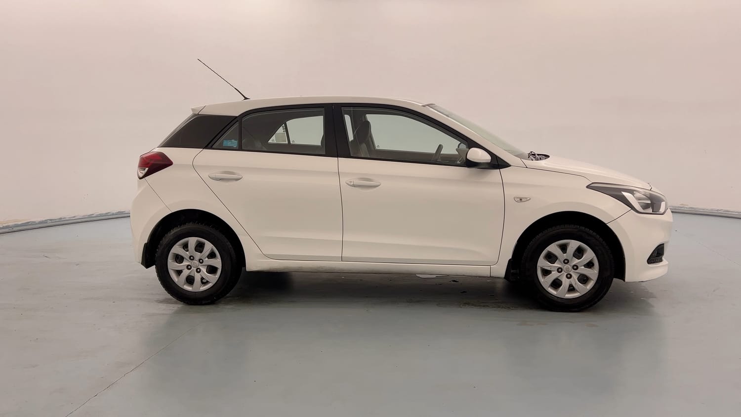 Used 2016 Hyundai Elite i20 Magna 1.2 Petrol Manual exterior RIGHT SIDE VIEW