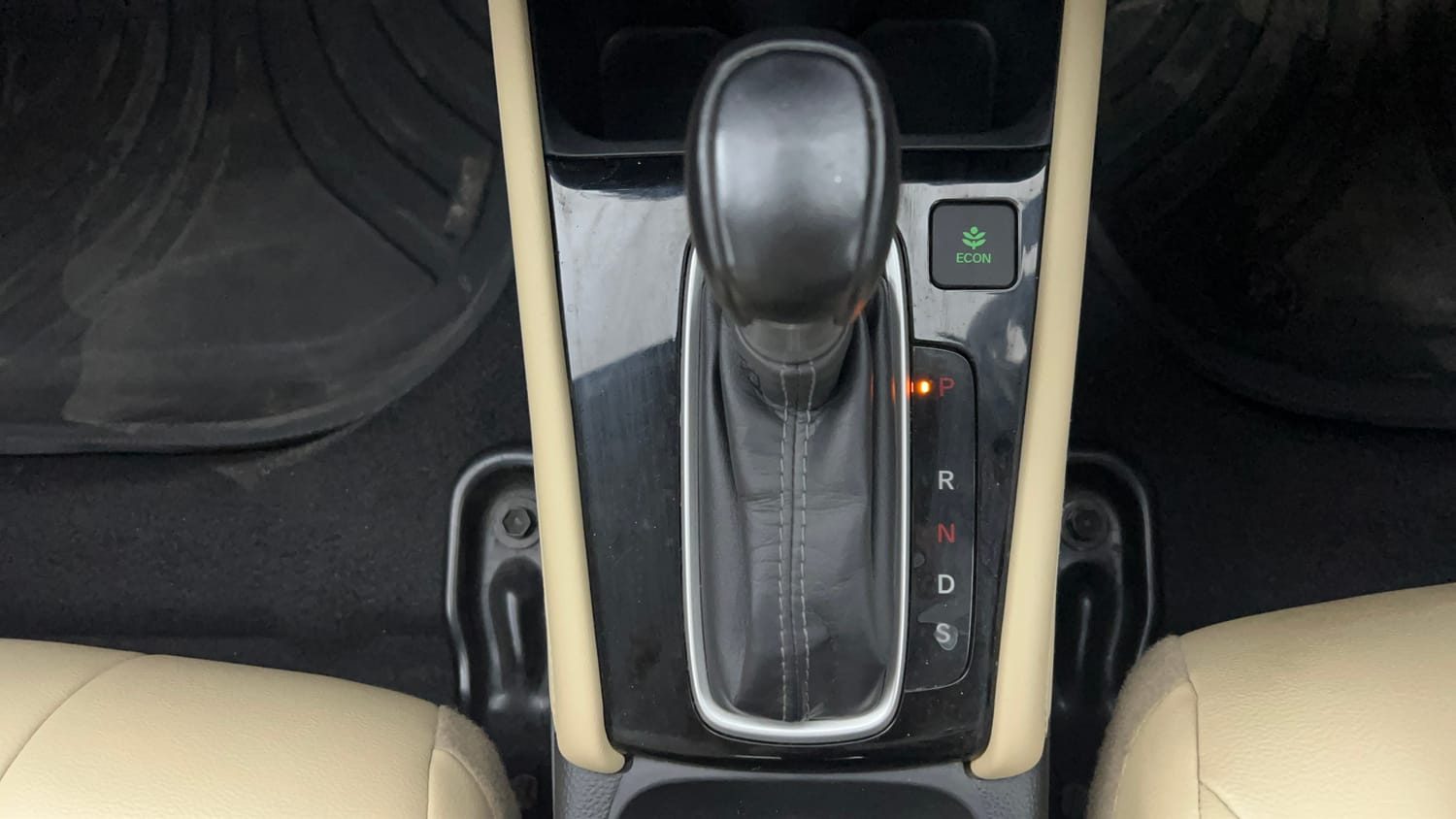 Used 2024 Honda City ZX Petrol CVT Petrol Automatic interior GEAR  KNOB VIEW