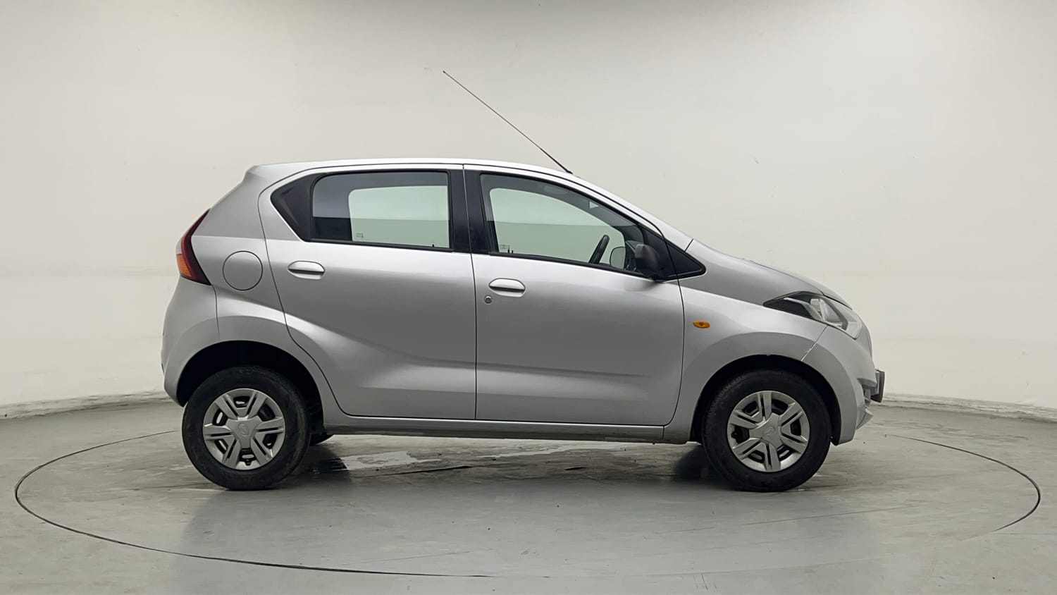 Used 2018 Datsun Redi-GO T(O) 1.0 AMT Petrol Automatic exterior RIGHT SIDE VIEW