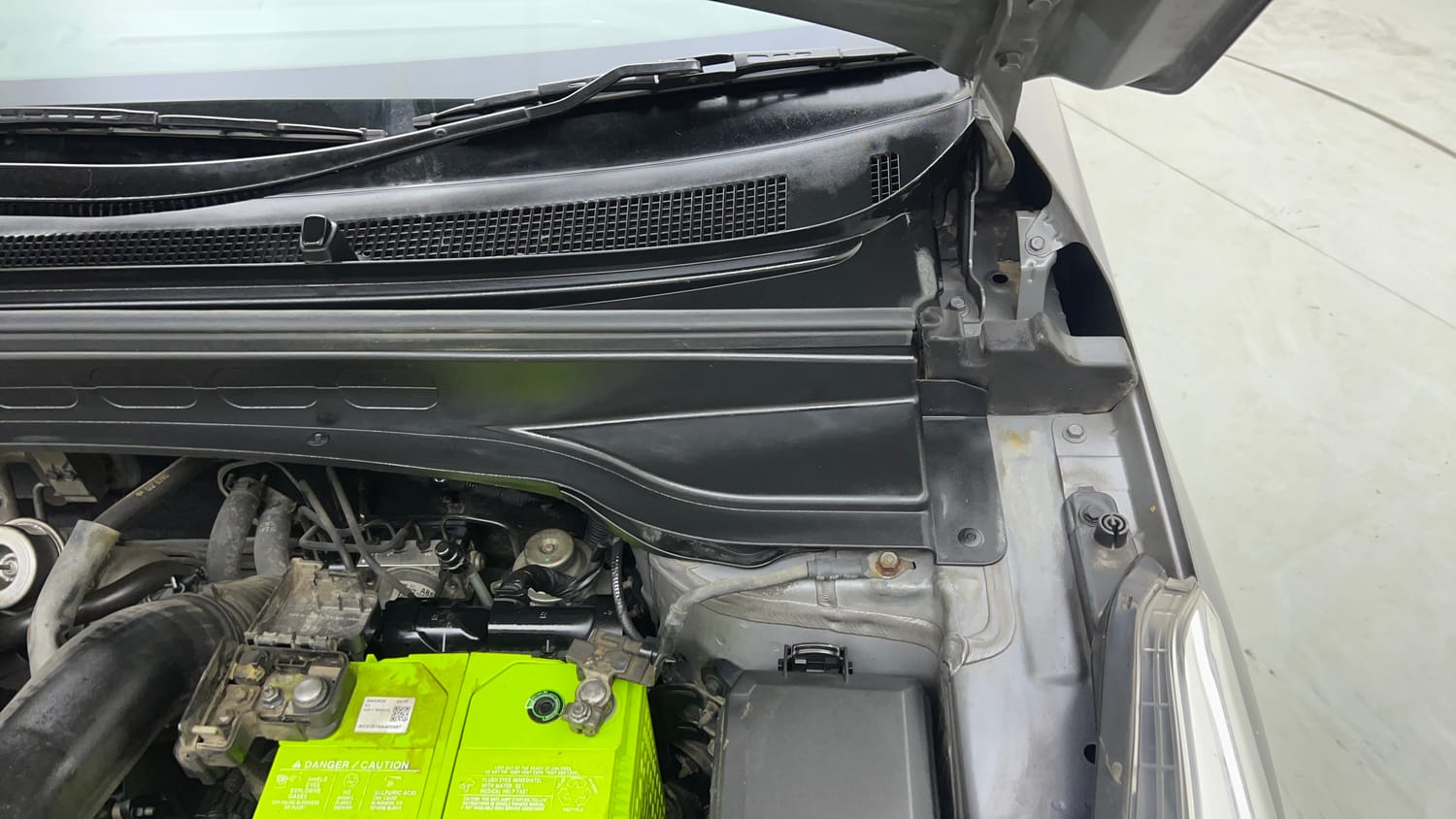 Used 2018 Hyundai Creta SX 1.6 AT CRDi Diesel Automatic engine ENGINE LEFT SIDE HINGE & APRON VIEW
