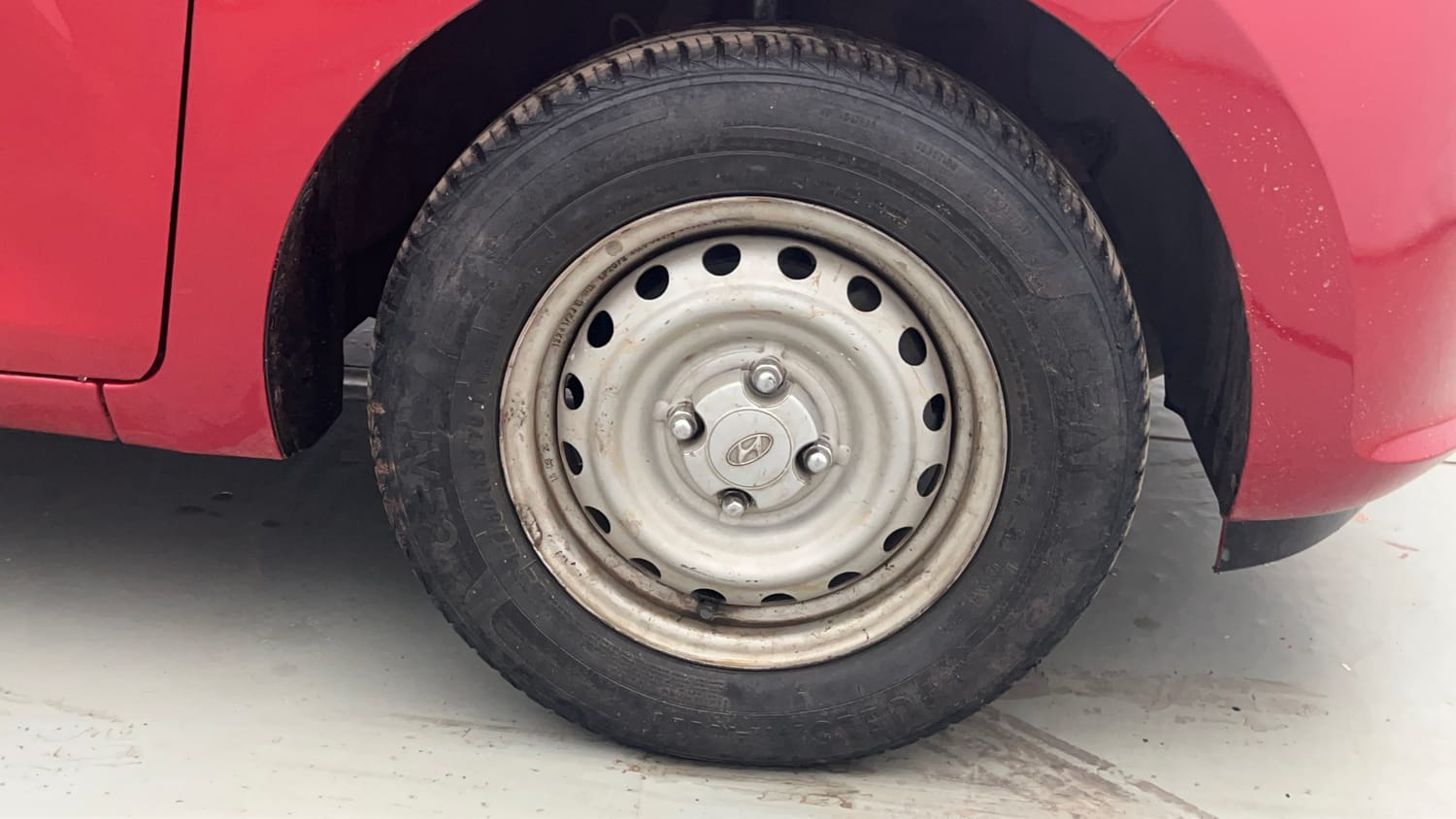 Used 2020 Hyundai Santro Magna Petrol Manual tyres RIGHT FRONT TYRE RIM VIEW