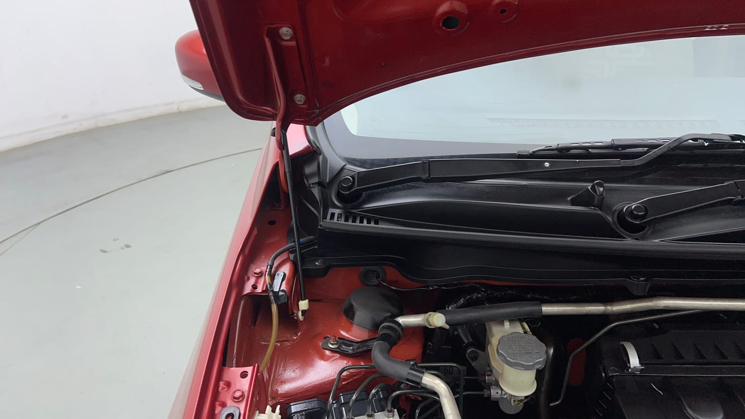 Used 2020 Maruti Suzuki Celerio ZXi (O) AMT Petrol Automatic engine ENGINE RIGHT SIDE HINGE & APRON VIEW