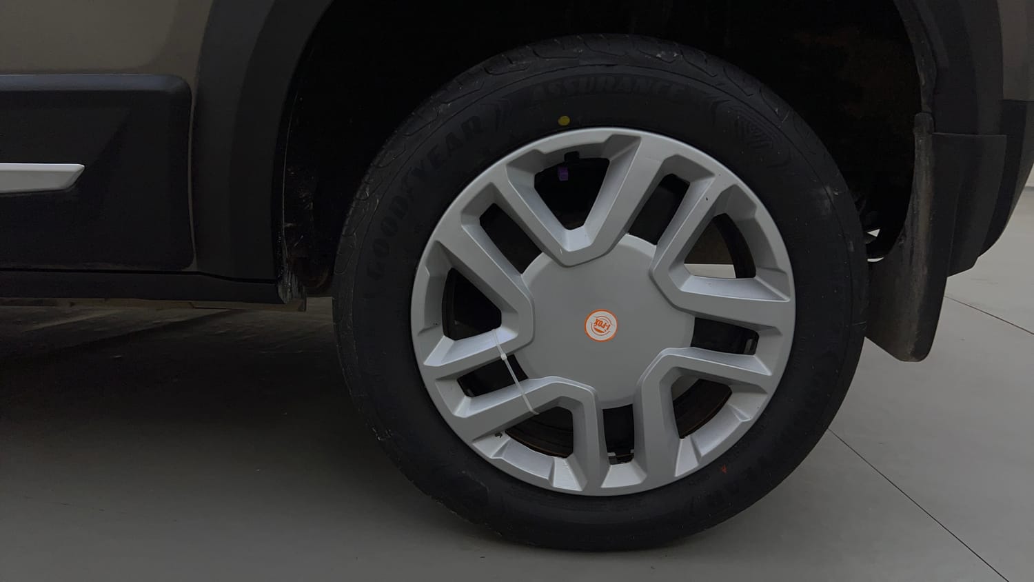 Used 2021 Renault Kiger RXT MT Petrol Manual tyres LEFT REAR TYRE RIM VIEW