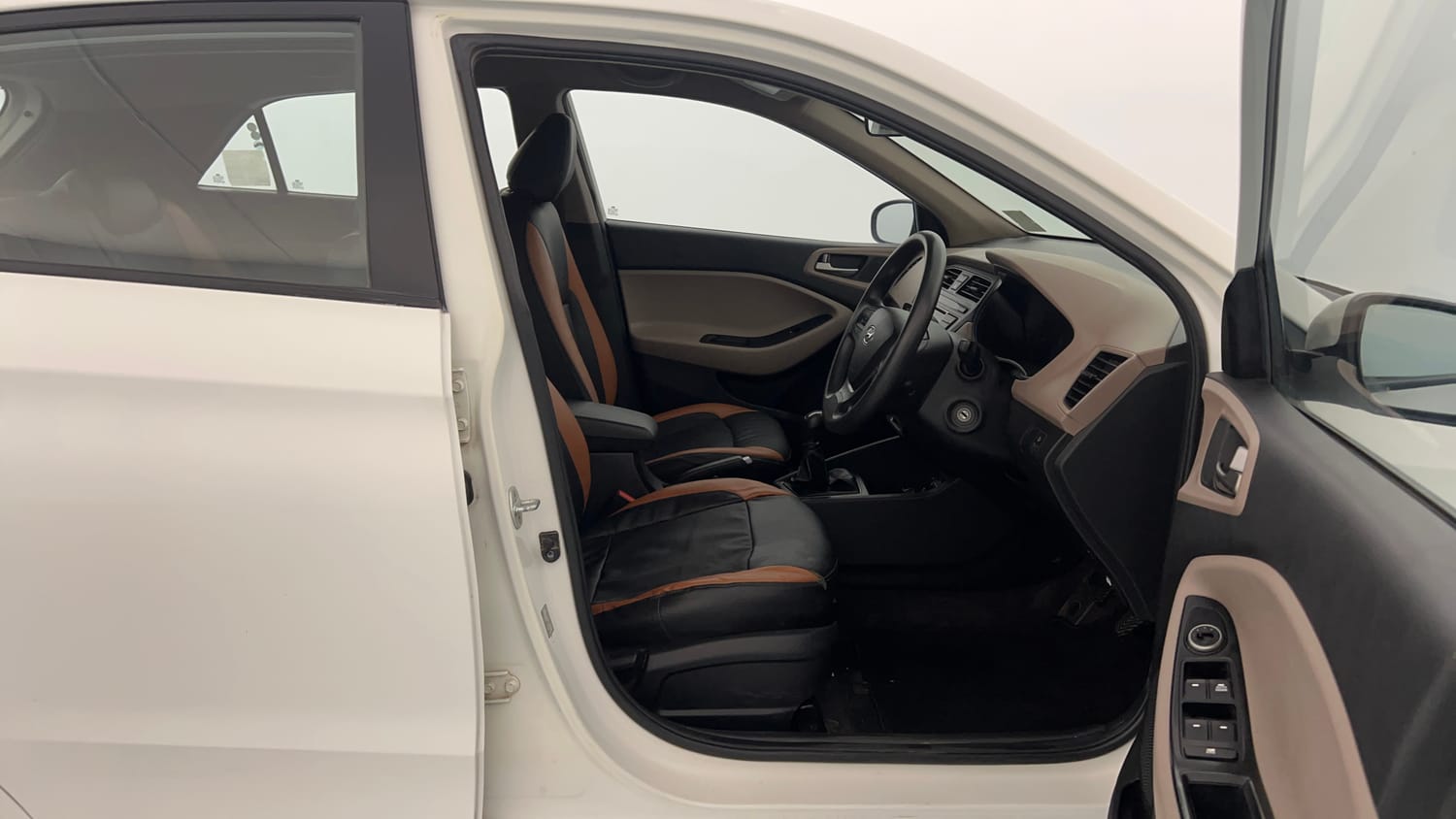 Used 2016 Hyundai Elite i20 Magna 1.2 Petrol Manual interior RIGHT SIDE FRONT DOOR CABIN VIEW