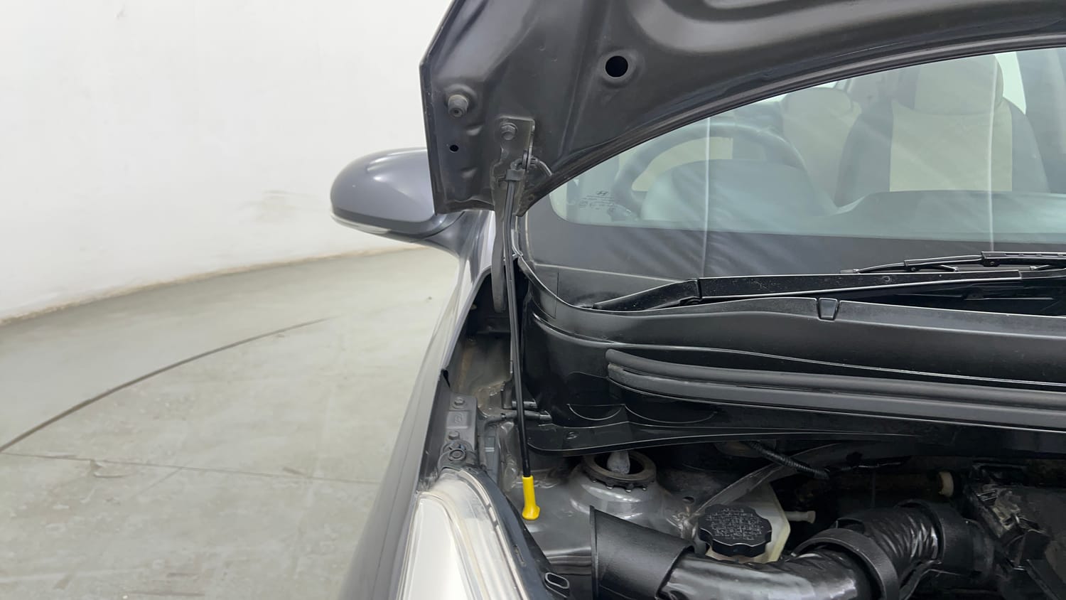 Used 2017 Hyundai Grand i10 Sportz (O) AT 1.2 Kappa VTVT Petrol Automatic engine ENGINE RIGHT SIDE HINGE & APRON VIEW