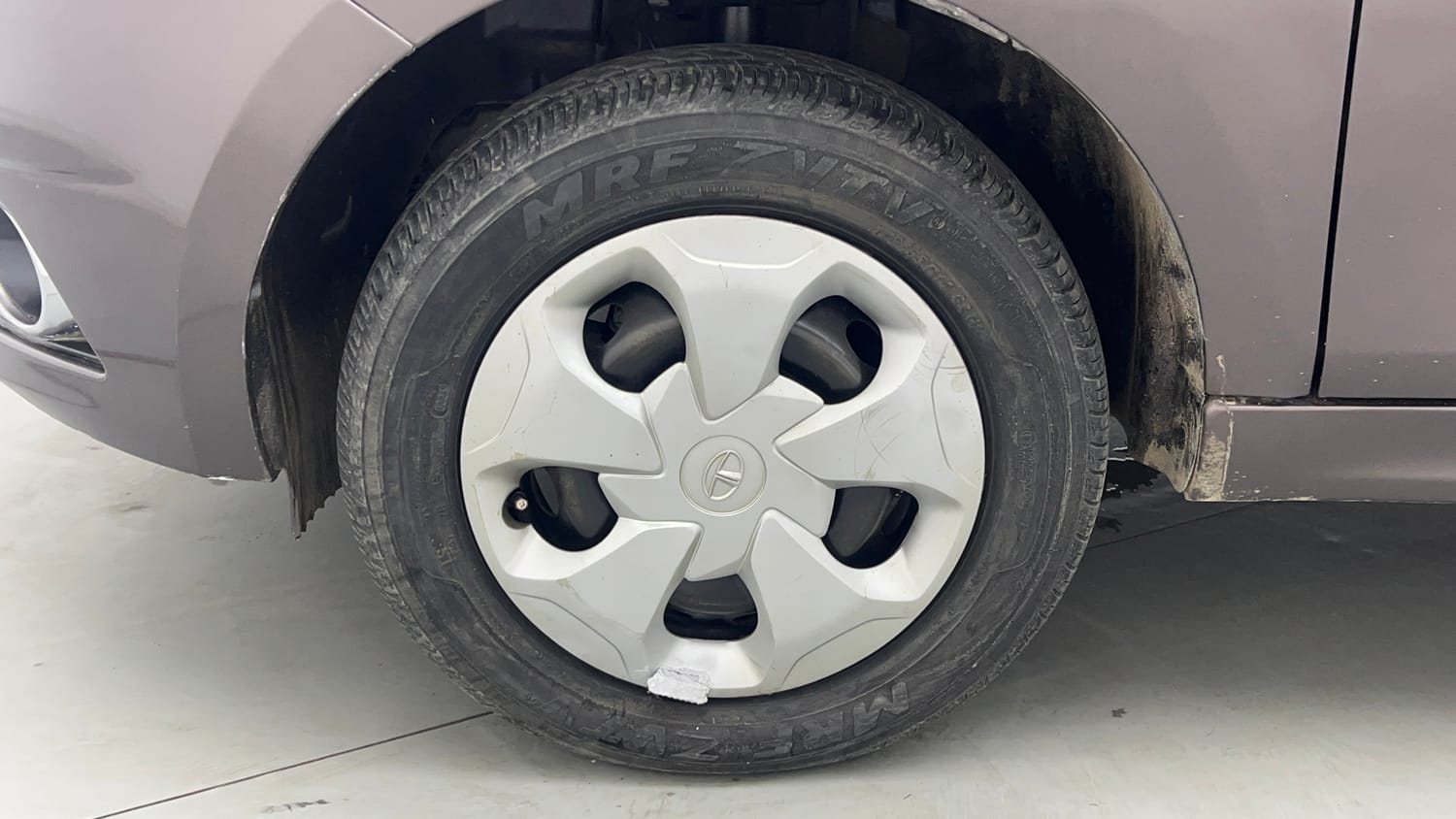 Used 2018 Tata Tiago XZ W/O Alloy Petrol + CNG(Outside Fitted) Cng Manual tyres LEFT FRONT TYRE RIM VIEW