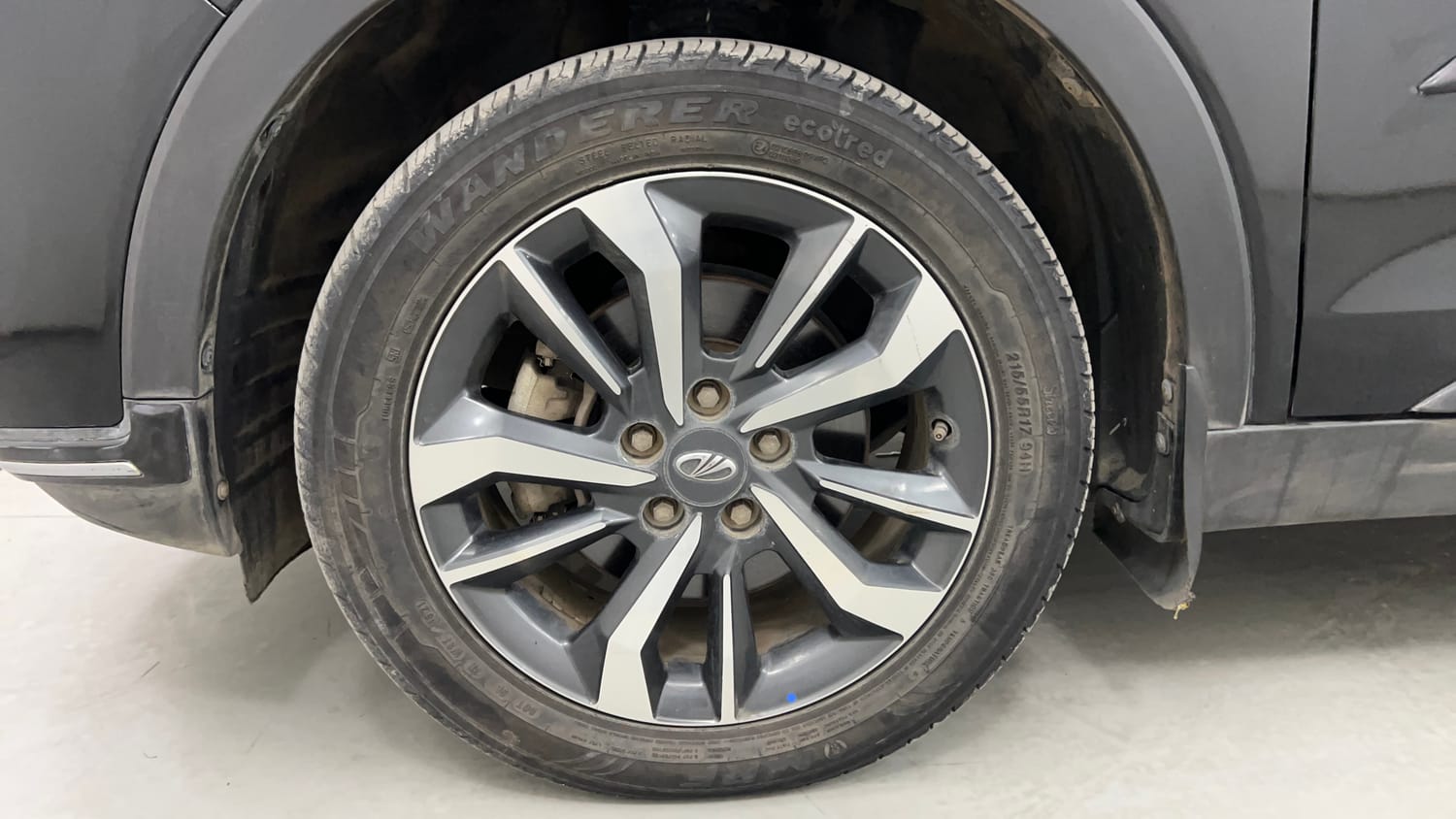 Used 2022 Mahindra XUV 300 W8 (O) 1.2 Petrol Petrol Manual tyres LEFT FRONT TYRE RIM VIEW
