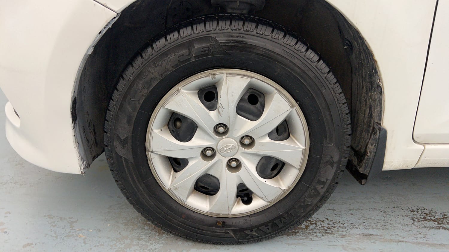 Used 2016 Hyundai Elite i20 Magna 1.2 Petrol Manual tyres LEFT FRONT TYRE RIM VIEW