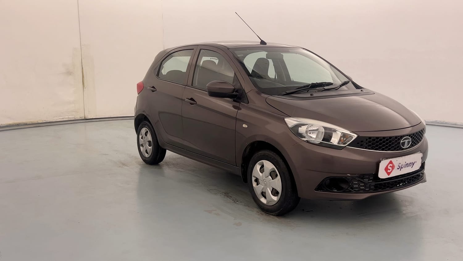 Used 2019 Tata Tiago Revotron XT Petrol Manual exterior RIGHT FRONT CORNER VIEW