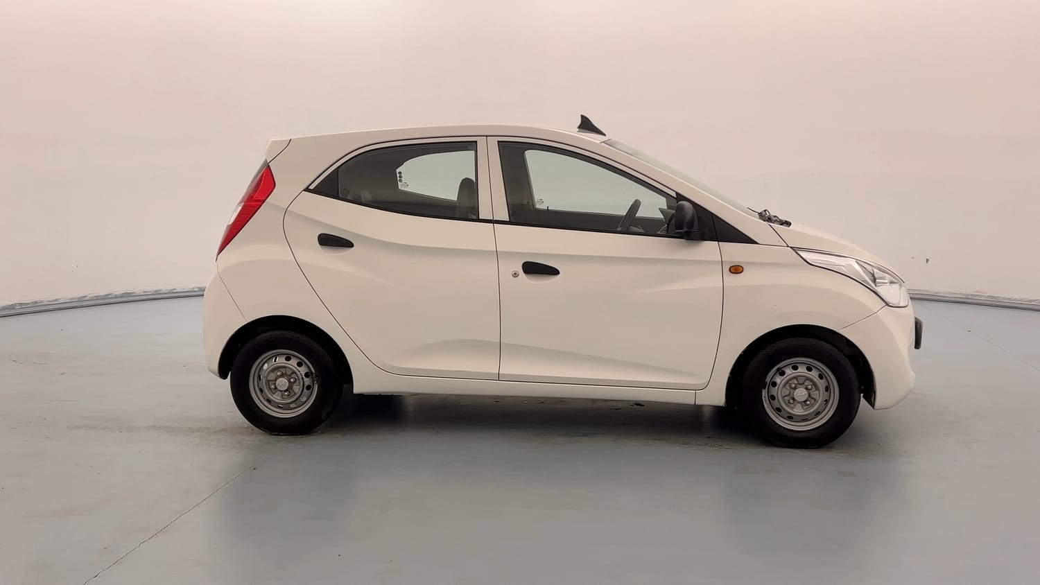 Used 2014 Hyundai Eon Era + Petrol Manual exterior RIGHT SIDE VIEW