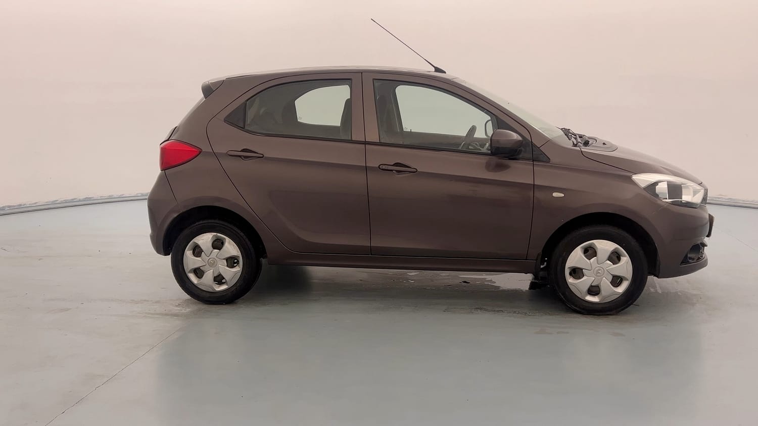 Used 2019 Tata Tiago Revotron XT Petrol Manual exterior RIGHT SIDE VIEW