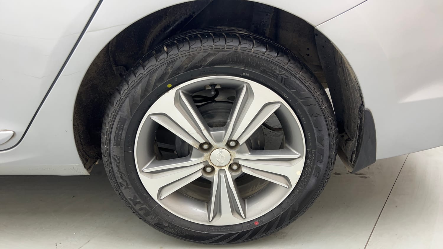 Used 2019 Hyundai Verna SX (O) 1.6 VTVT AT Petrol Automatic tyres LEFT REAR TYRE RIM VIEW