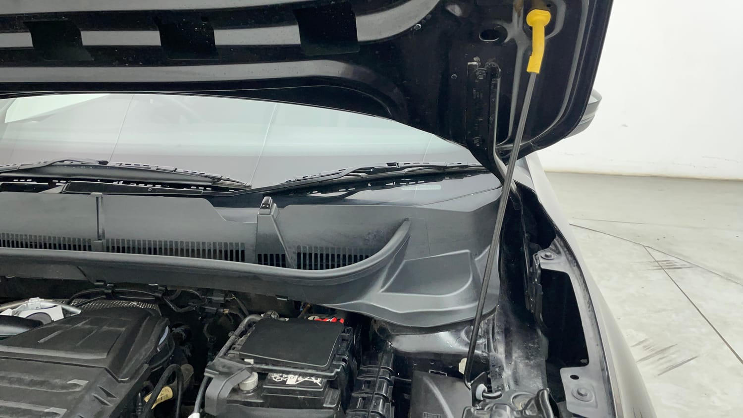 Used 2025 Skoda Kylaq Signature+ 1.0 TSI Petrol Manual engine ENGINE LEFT SIDE HINGE & APRON VIEW