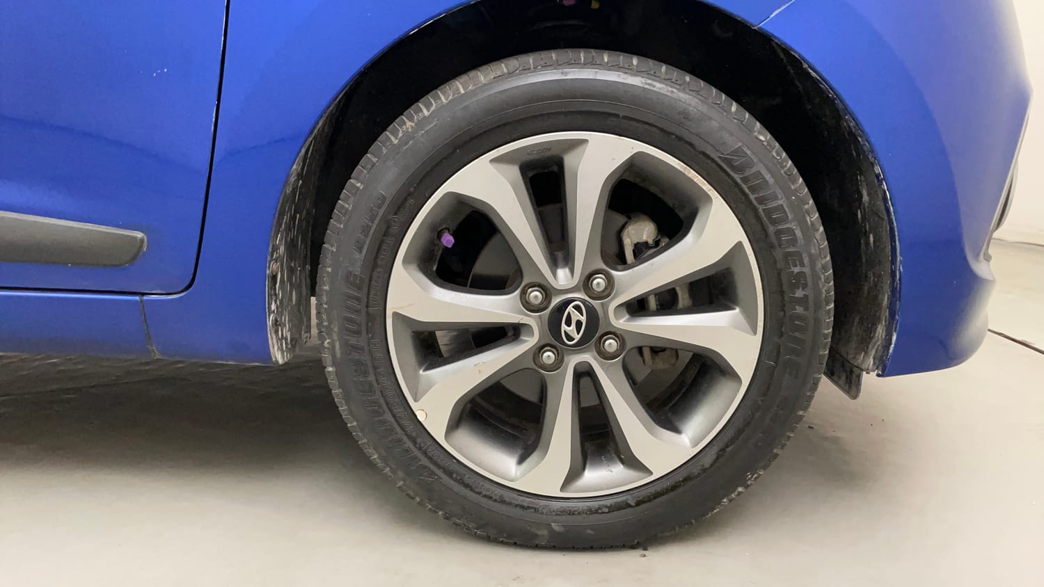 Used 2015 Hyundai Xcent SX 1.2 (O) Petrol Manual tyres RIGHT FRONT TYRE RIM VIEW