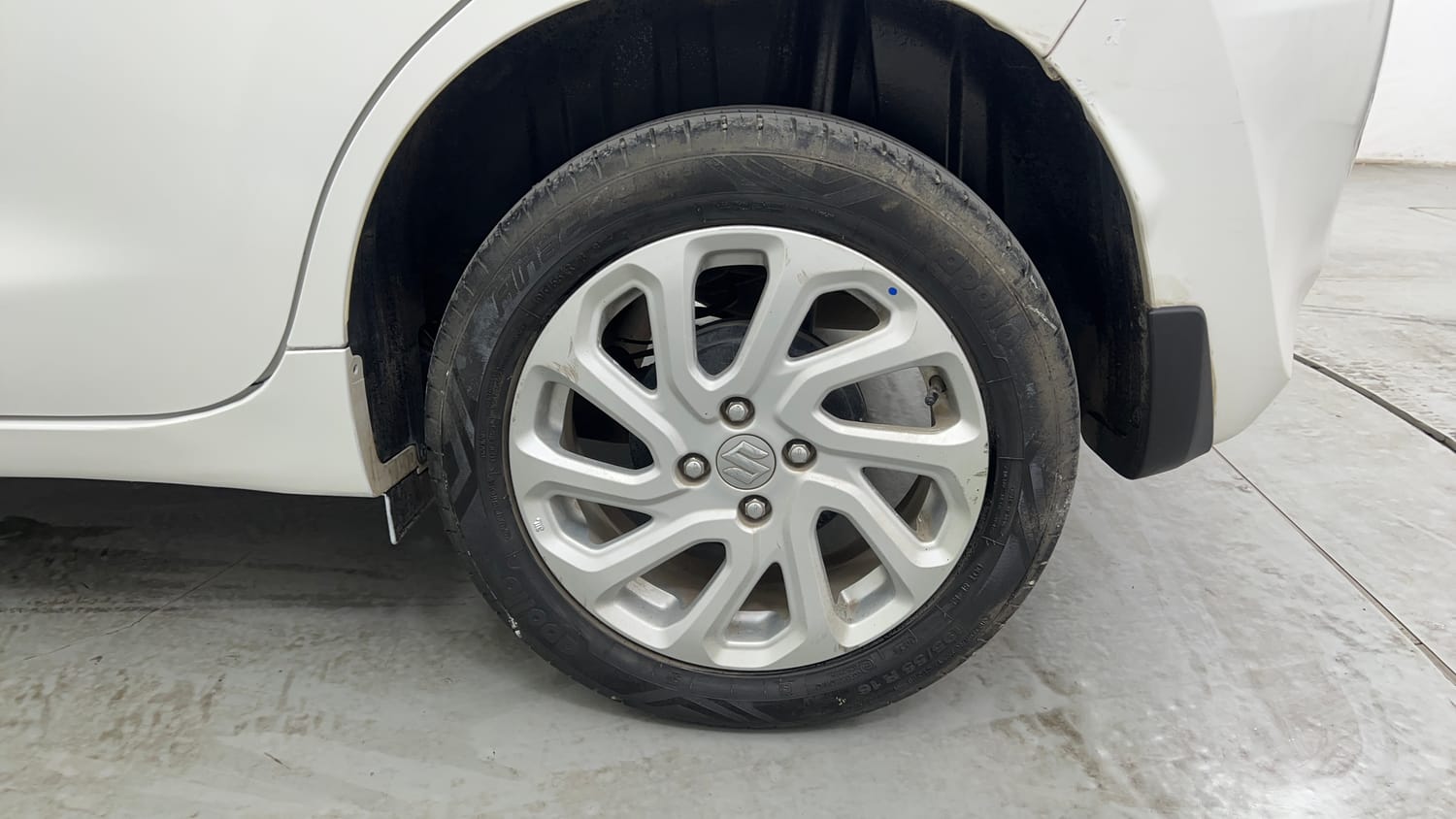 Used 2023 Maruti Suzuki Baleno Zeta AGS Petrol Automatic tyres LEFT REAR TYRE RIM VIEW