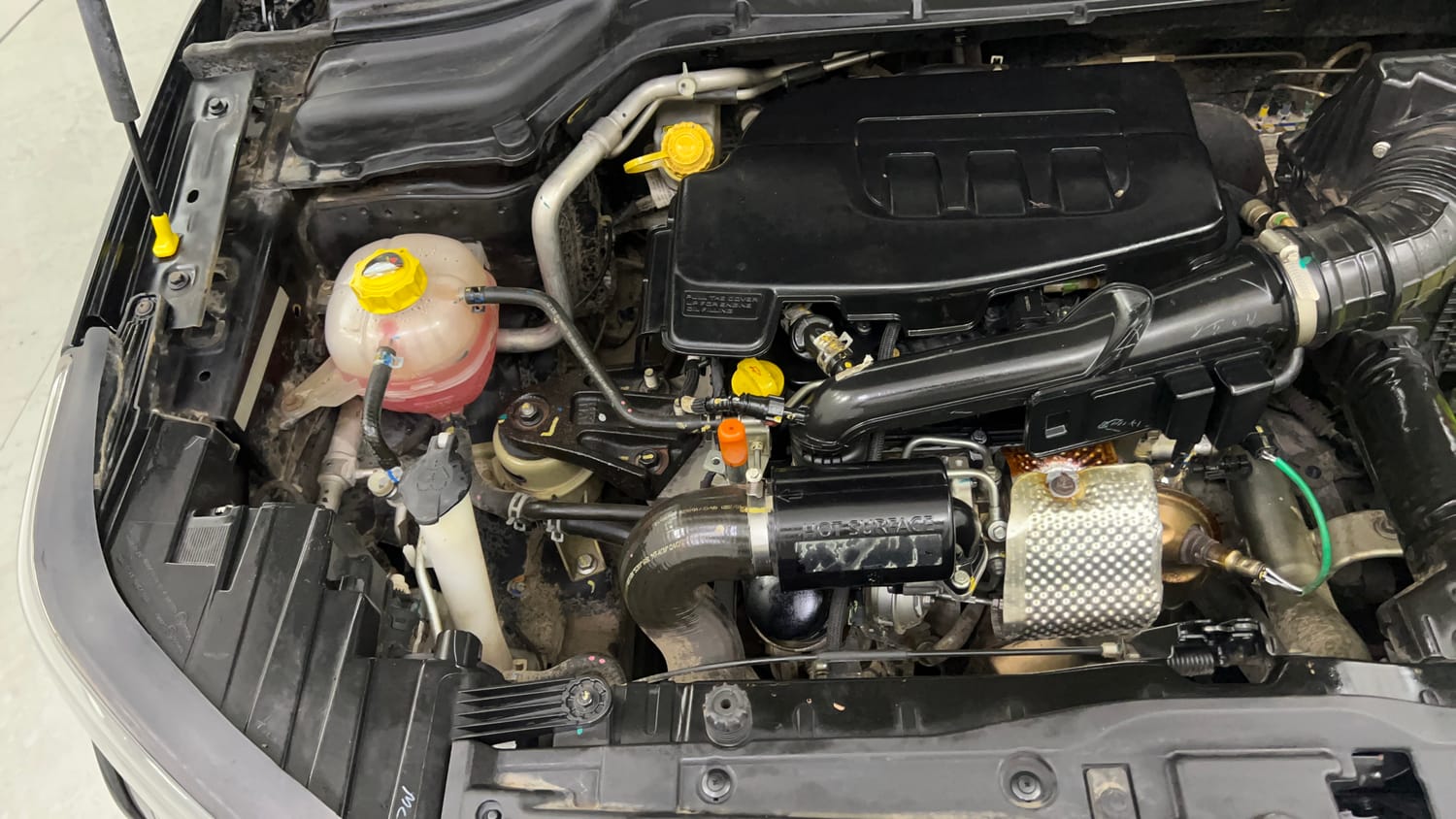 Used 2022 Mahindra XUV 300 W8 (O) 1.2 Petrol Petrol Manual engine ENGINE RIGHT SIDE VIEW