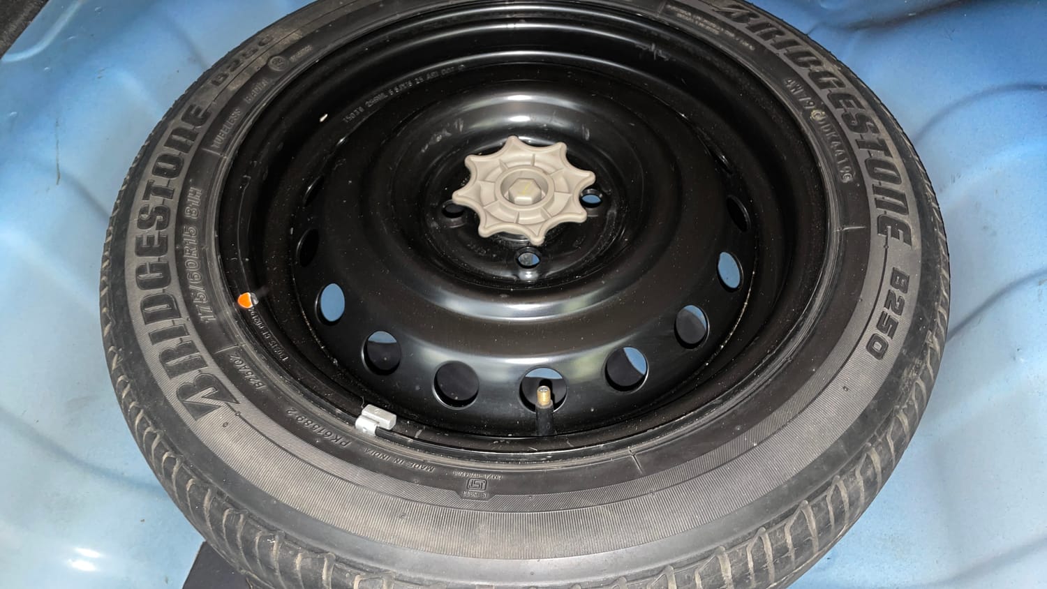 Used 2015 Hyundai Xcent SX 1.2 (O) Petrol Manual tyres SPARE TYRE VIEW