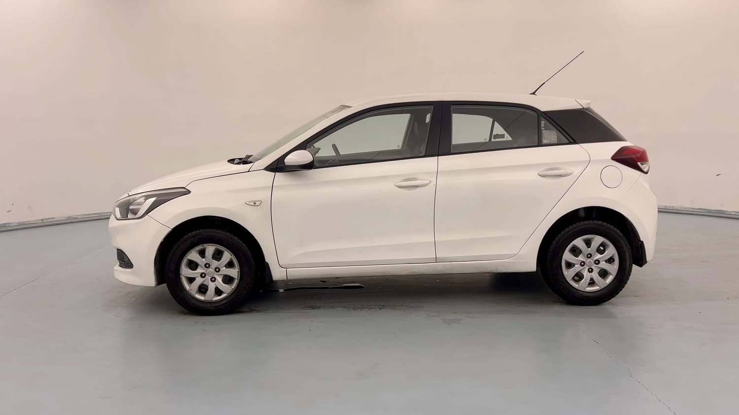 Used 2016 Hyundai Elite i20 Magna 1.2 Petrol Manual exterior LEFT SIDE VIEW