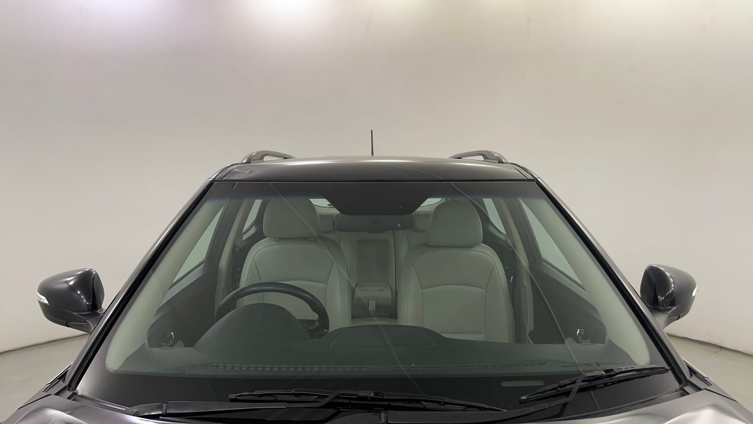 Used 2022 Mahindra XUV 300 W8 (O) 1.2 Petrol Petrol Manual exterior FRONT WINDSHIELD VIEW