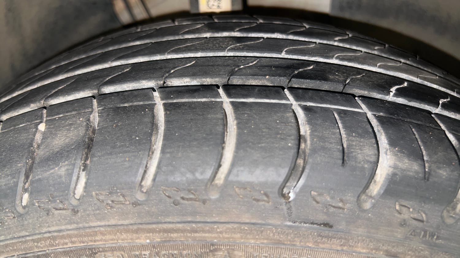 Used 2024 Skoda Kushaq Ambition 1.0L TSI MT Petrol Manual tyres RIGHT FRONT TYRE TREAD VIEW